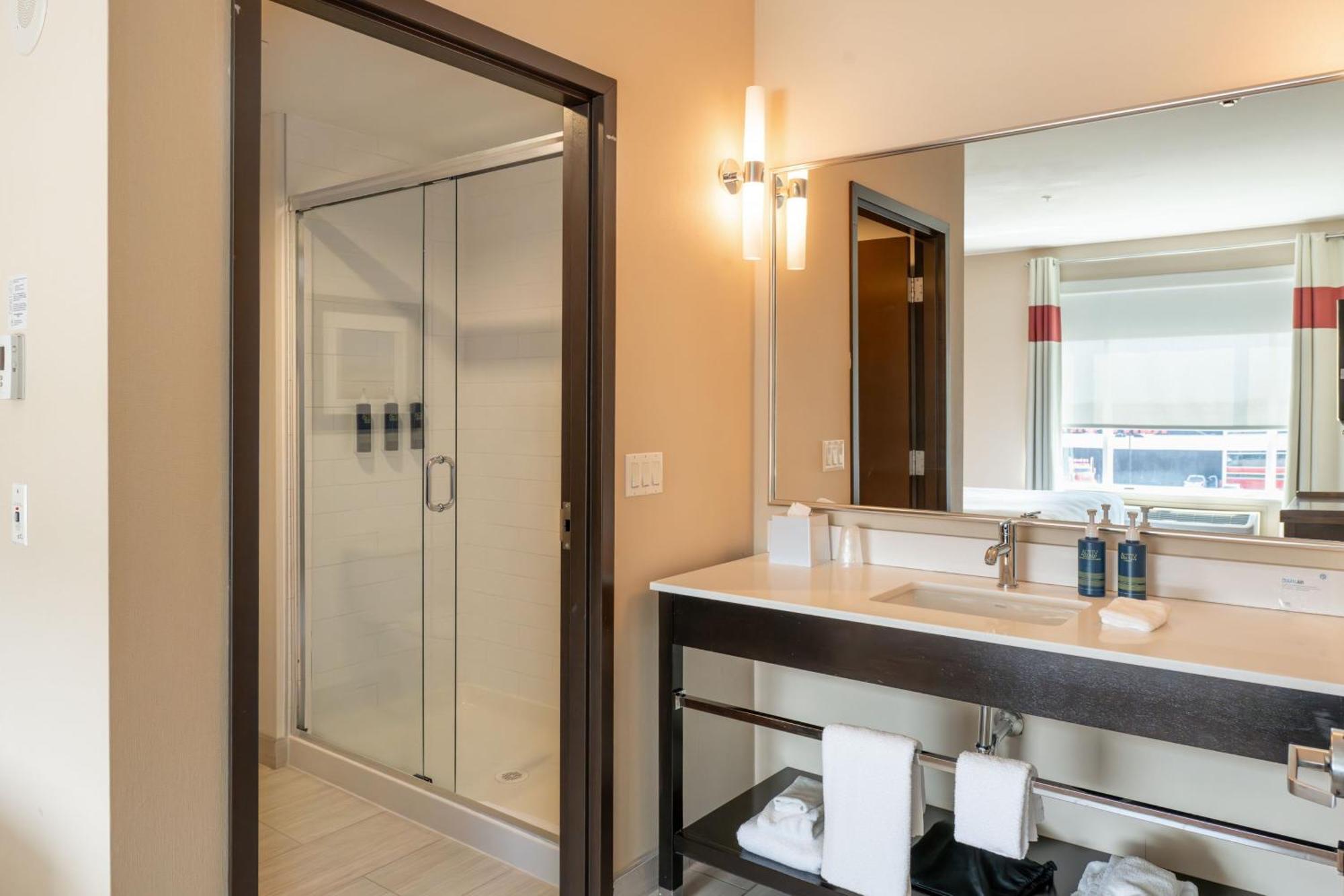 Four Points By Sheraton Edmonton International Airport Ниску Экстерьер фото