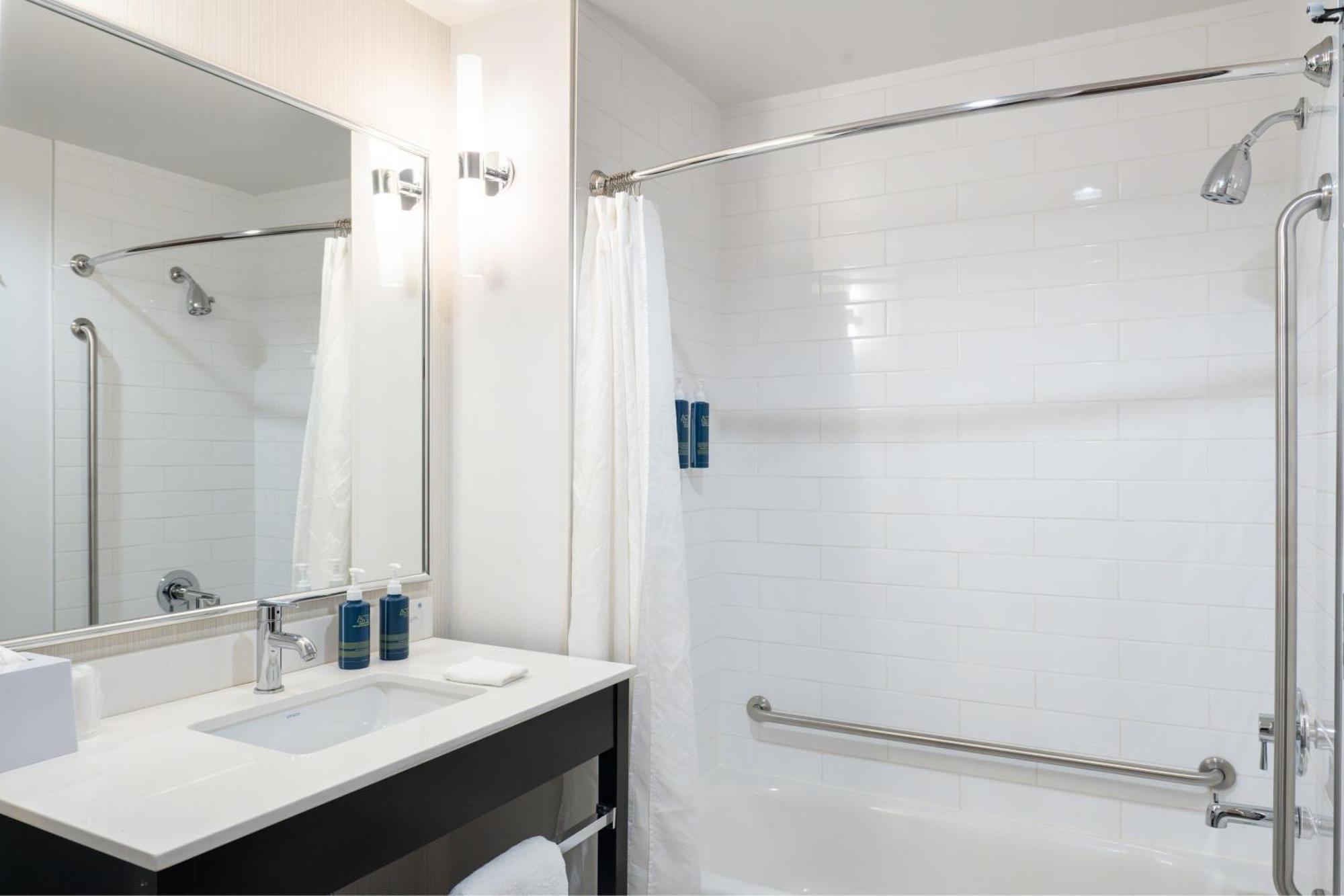 Four Points By Sheraton Edmonton International Airport Ниску Экстерьер фото